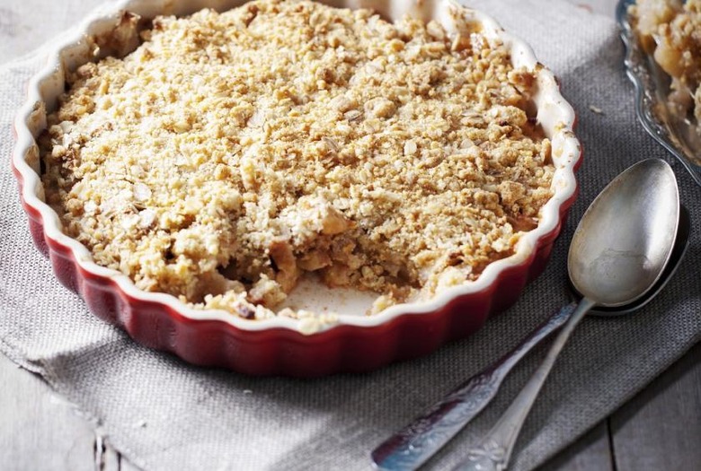 Apple Pie Streusel Cake