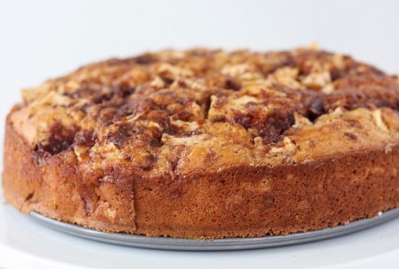 Caramel Apple Crumb Cake