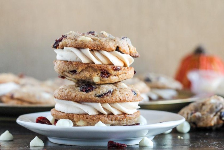 Pumpkin Spice Cookie Sandwiches With Cream Cheese Filling