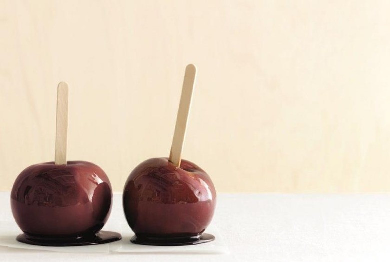 Red Wine Caramel Apples