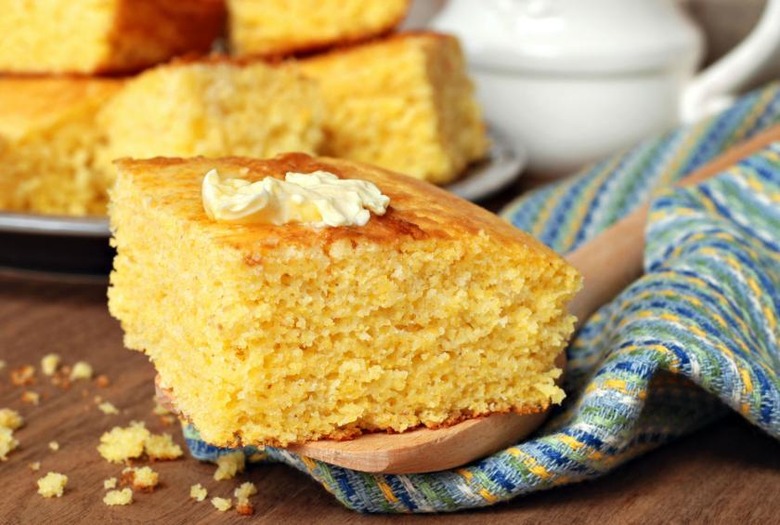 Fluffy Maple Syrup Cornbread