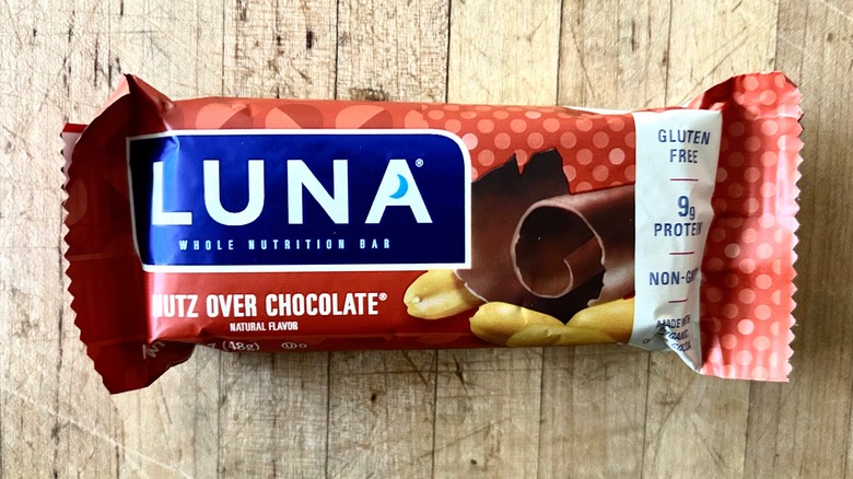 LUNA Bar Nutz Over Chocolate
