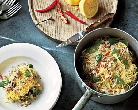 Spicy Crab Linguine With Basil