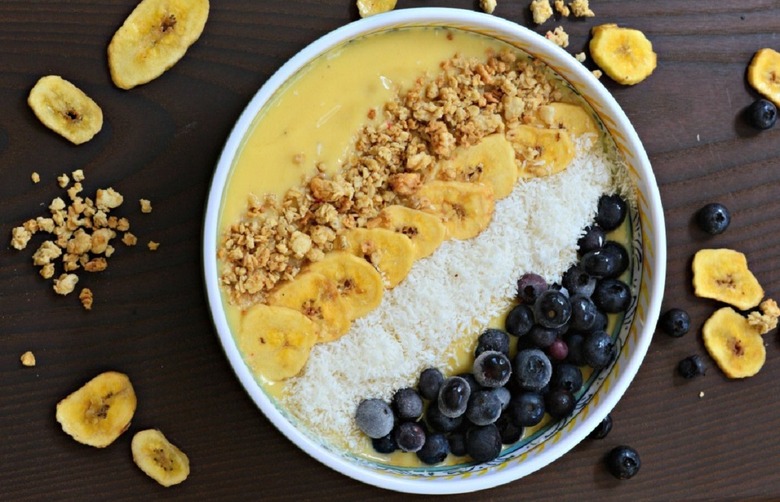 Tropical Smoothie Bowl With Dairy-Free Yogurt