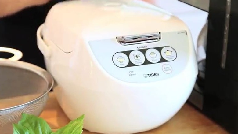 JBV-A10U rice cooker on table