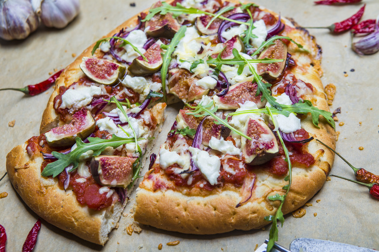 Fig, Caramelized Onion, Prosciutto, and Goat Cheese Pizza