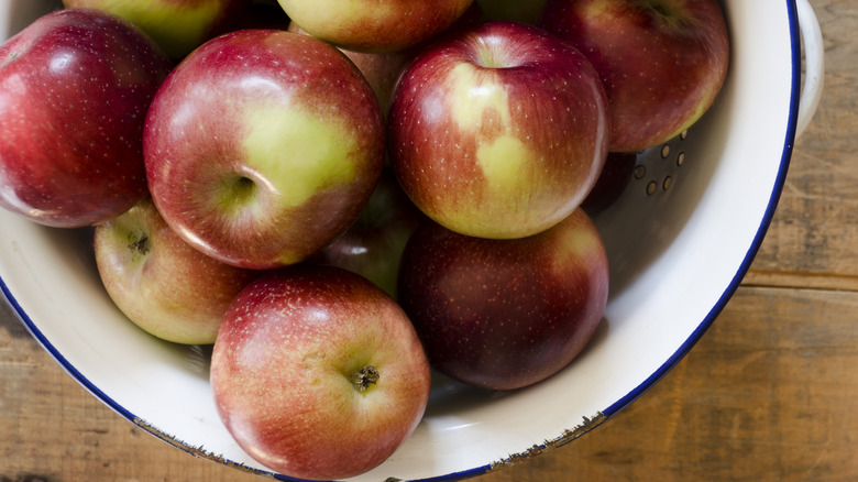 bowl of empire apples