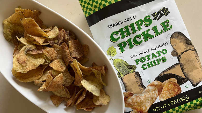 Dill pickle potato chips