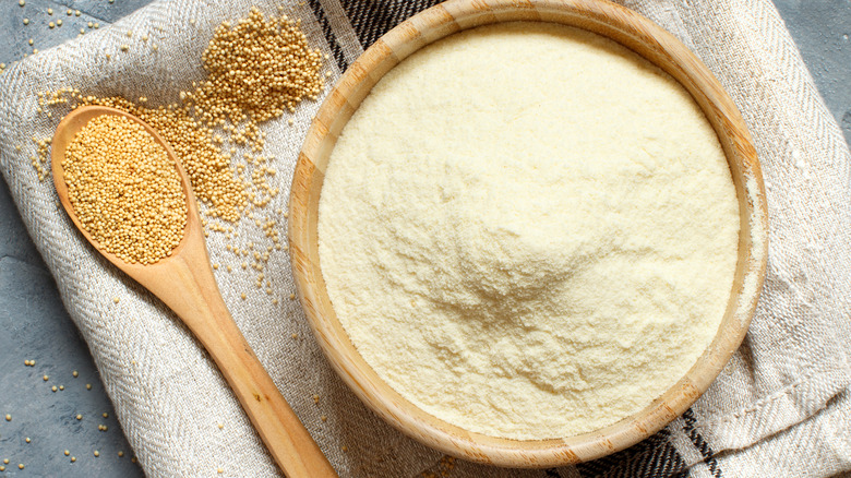amaranth flour and grain