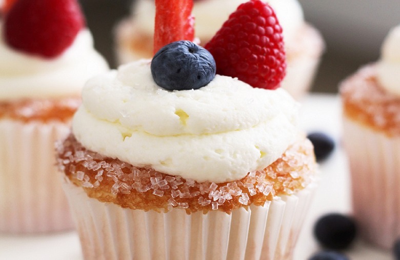 Berries on a Cloud Cupcakes