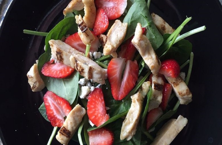 Strawberry Spinach Salad With Chicken