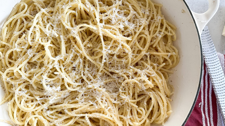 Cacio e pepe spaghetti