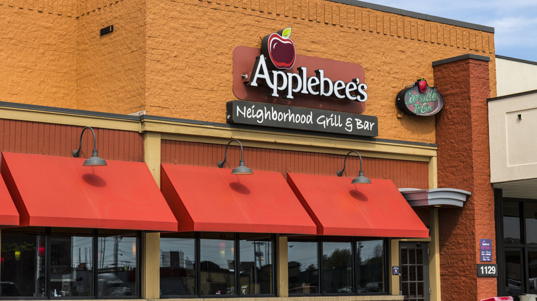 Applebee's restaurant exterior