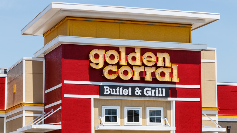 Golden Corral buffet storefront sign