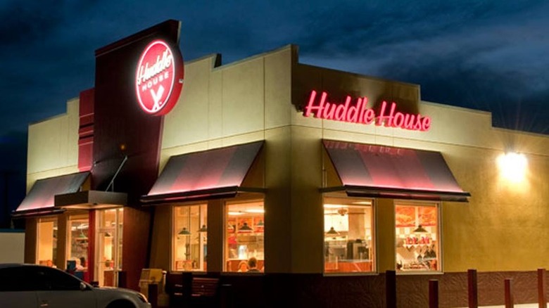 Huddle House restaurant