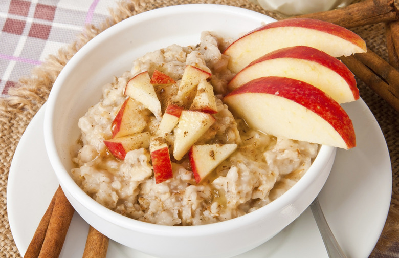 Apple-Spice Oatmeal 