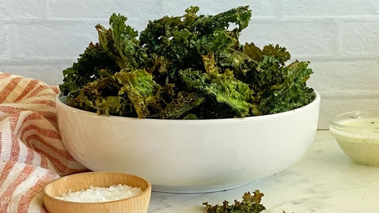 baked kale chips in bowl