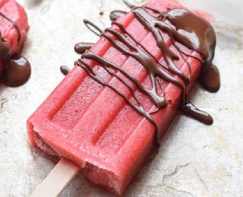 Strawberry Popsicles With Chocolate Drizzle 