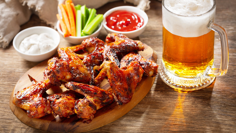 A plate of wings and a beer