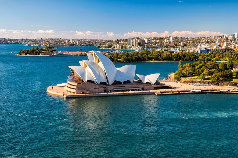 Sydney Opera House (Sydney, Australia) 