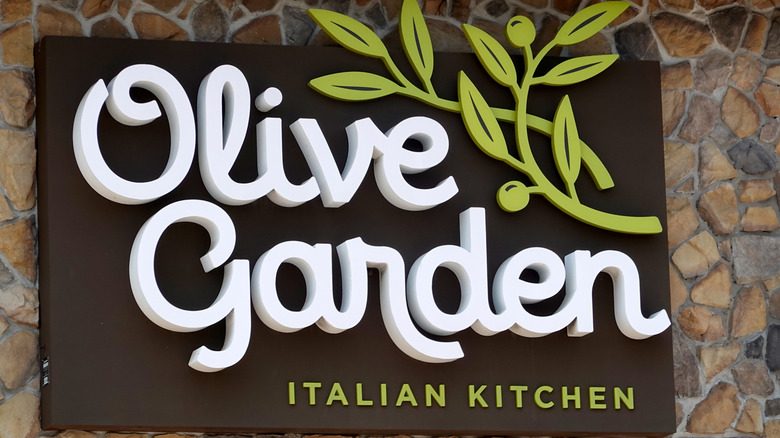 Olive Garden logo and sign