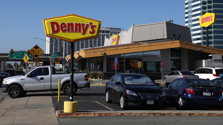 Denny's exterior