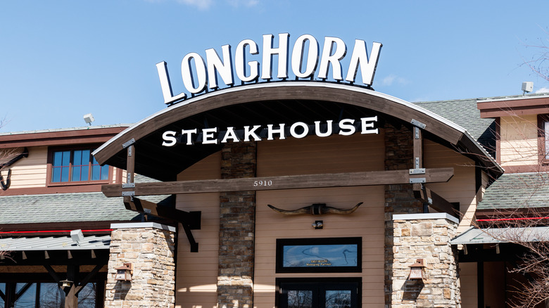 LongHorn Steakhouse exterior