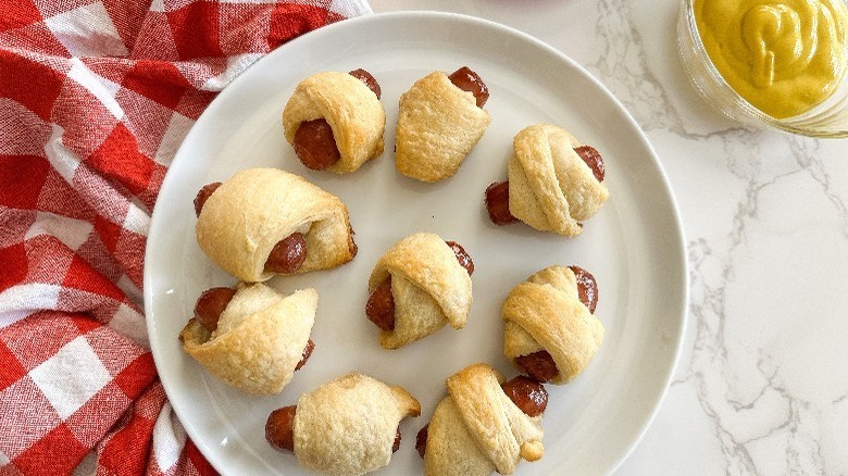Plate of pigs in blankets
