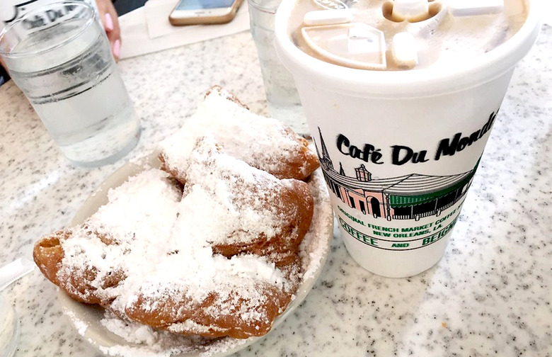 Cafe du Monde (New Orleans, Louisiana)