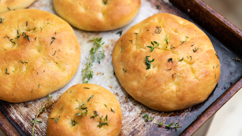 Thyme crusted rolls in pan