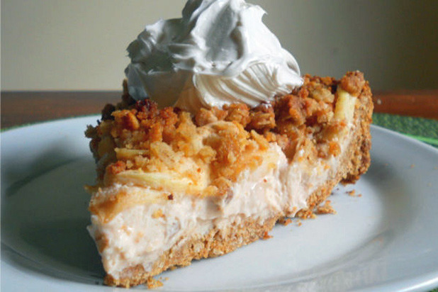 Apple Crisp Cheesecake