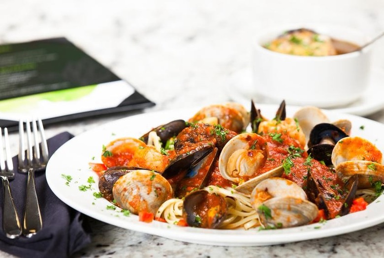 Linguine With Clams, Mussels, and Peppers