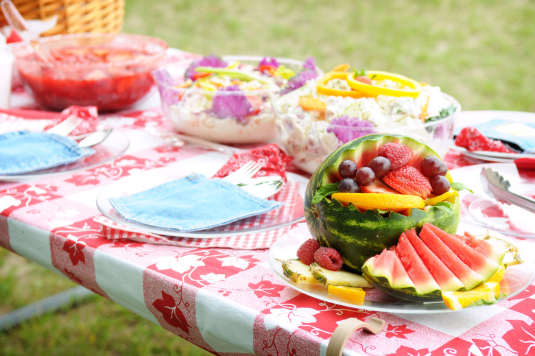 Be Timely With Food at Picnics