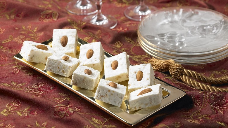 Vanilla Fudge With Almonds