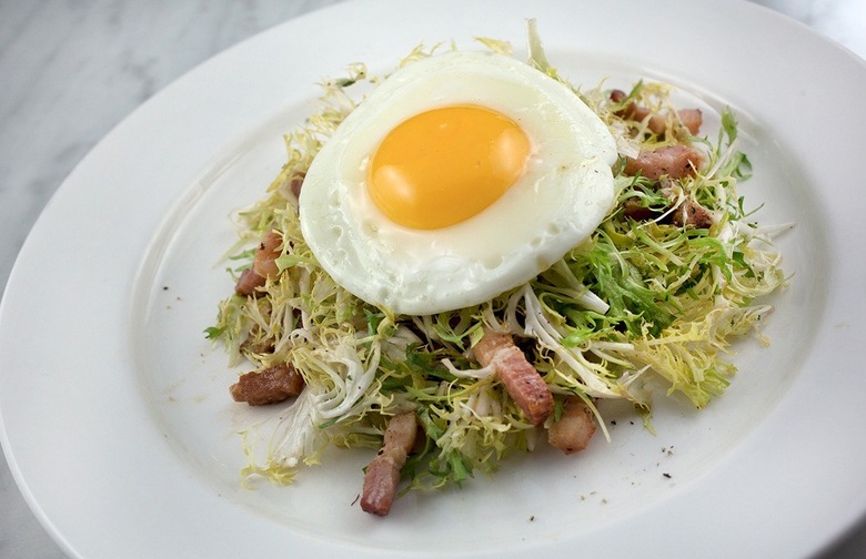 Frisée Salad With Asparagus and Prosciutto