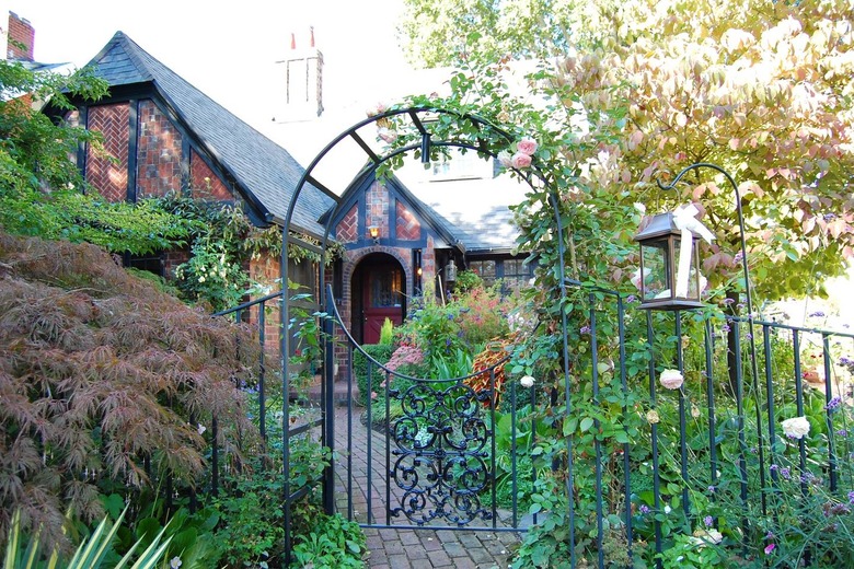 Quaint English Garden Apartment (Portland, Ore.)