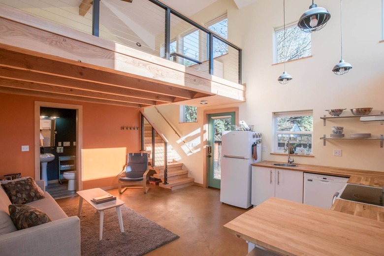 Bright and Spacious Guest House (Portland, Ore.)