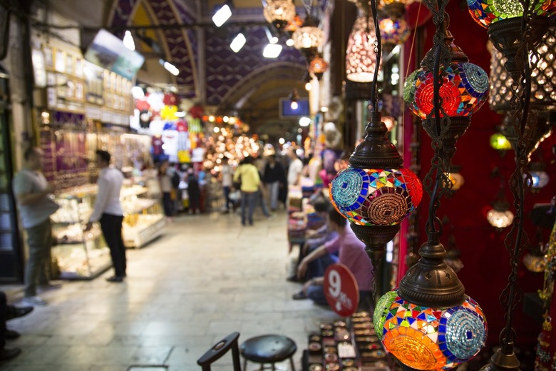 Perusing Istanbul's Grand Bazaar