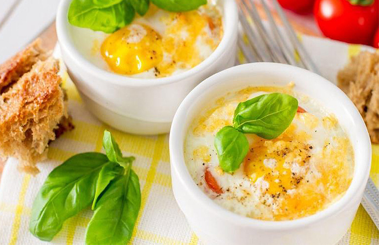 Basic Oeufs en Cocotte: French Baked Eggs