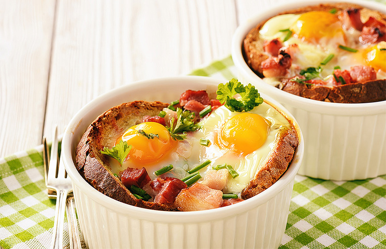 Baked Egg Cups With Tomatoes, Spinach and Prosciutto