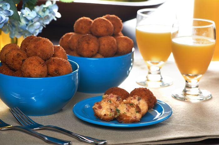 Breakfast Poppers with Grits and Bacon