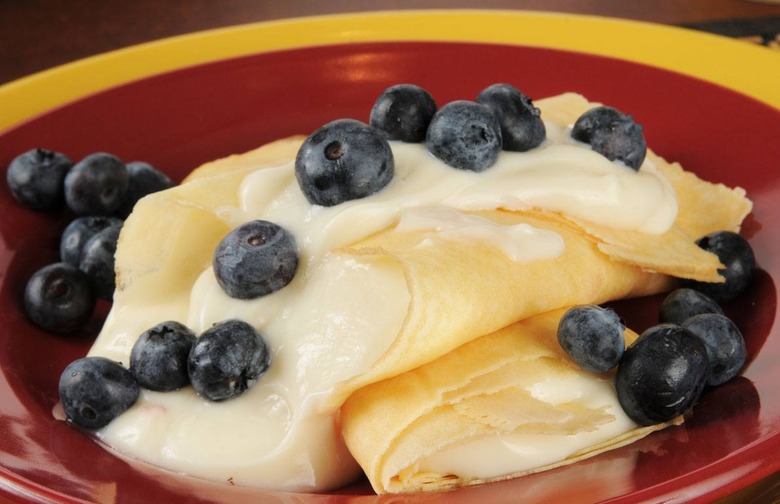 Berry Crêpes with Custard Sauce