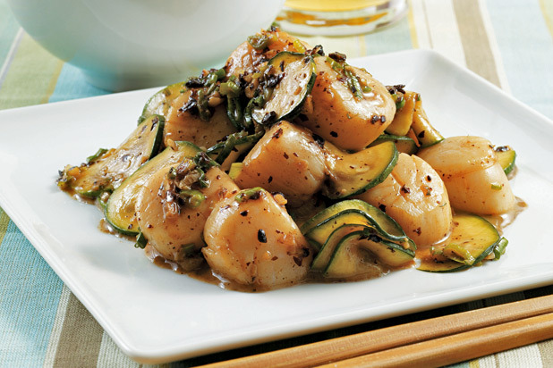 Black-Bean Scallops and Zucchini