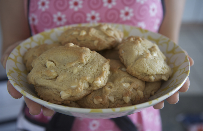 Chewy Macadamia Nut Cookies