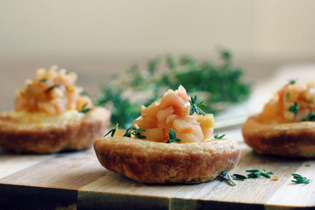 Cheddar Tarts with Spicy Apple Chutney