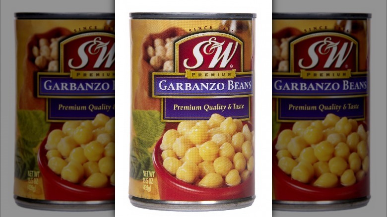 Can of S&W chickpeas