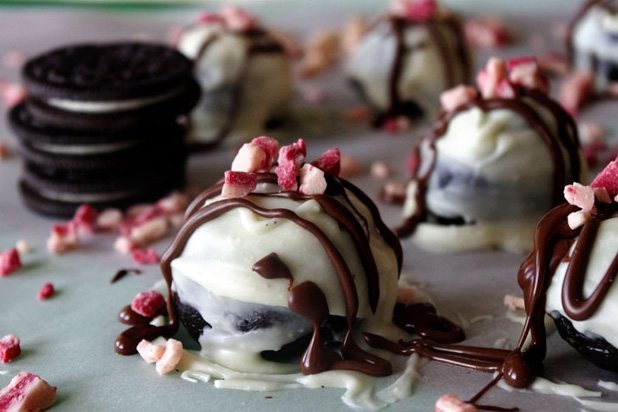 Dixie Chik Cooks — White Chocolate Toffee Peppermint Crunch Oreo Cookie Balls