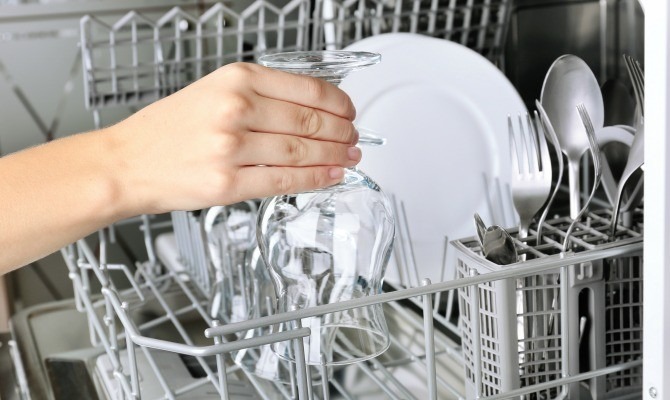 https://www.thedailymeal.com/img/gallery/7-dishwasher-rules-to-keep-your-kitchenware-happy/dishwashermyths-shutterstock-MAIN.jpg