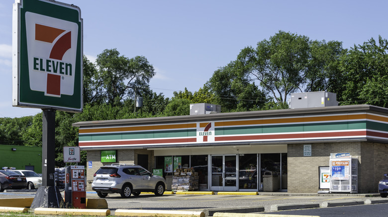 7-Eleven storefront