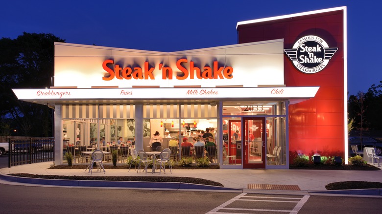 Steak 'n Shake storefront